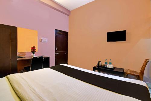 Кровать или кровати в номере Hotel O Chilika Residency