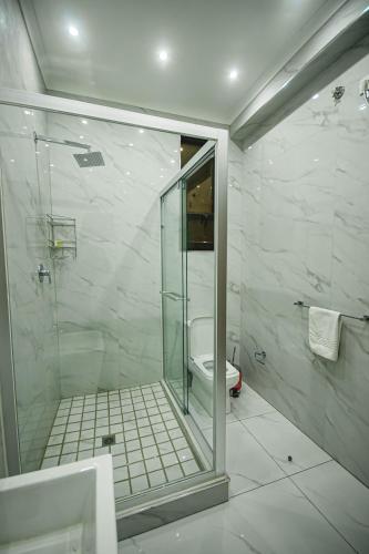 Ein Badezimmer in der Unterkunft Ultra Aparthotel