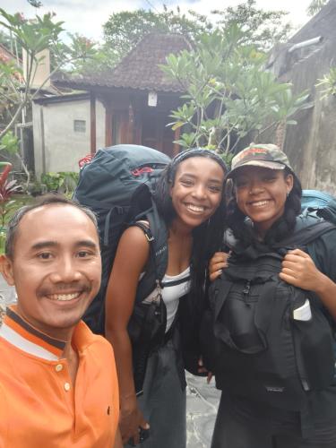 Tetamu yang menginap di Mondok Dini