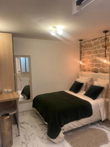 Studio Île Saint Louis 75004 Paris