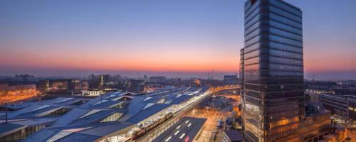 ウィーンにあるVienna Apartments Hauptbahnhofの高層ビルのある街の景色
