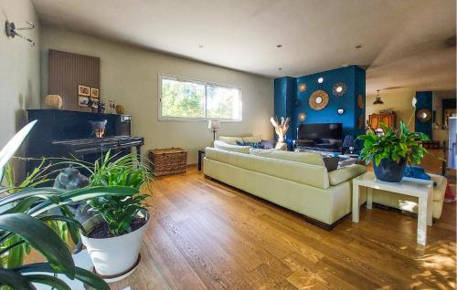 a living room with a couch and some plants at Cozy Home In Sarliac With Wifi in Bujadelle