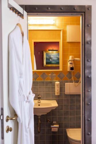 a bathroom with a sink and a mirror at Hotel Nautilus in Putbus