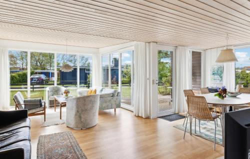Χώρος καθιστικού στο Gorgeous Home In Broager With Wifi