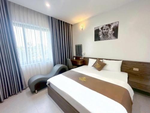 a hotel room with a bed and a window at An Dương Hotel in Lạng Sơn