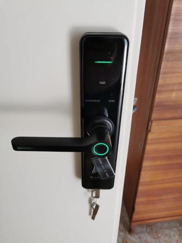 a pushbutton unlocking a door with a green light at Tidale Host house B&B in Alghero