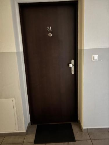 a brown door with the number thirty nine on it at Apartmán ORION in Dubnica nad Váhom