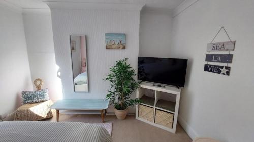 a living room with a flat screen tv on a wall at Clifftop Mews - Westcliff - Ramsgate - Pet friendly! in Kent