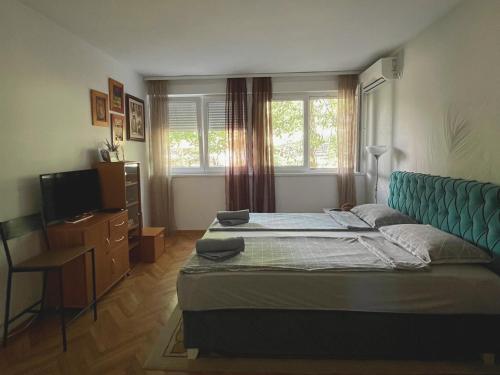Ένα ή περισσότερα κρεβάτια σε δωμάτιο στο Apartman Sasha 2