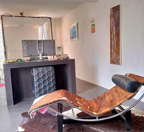 a chair sitting in a room with a mirror at Guest house Melissa in Tuléar