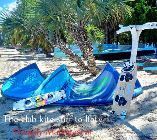 a pair of shoes and aogie board on the beach at Guest house Melissa in Tuléar