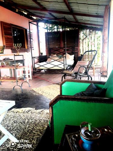 a living room with a green couch and chairs at Guest house Melissa in Tuléar