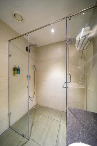 Ένα μπάνιο στο Olive Hotel Benz Circle, Vijayawada by Embassy Group