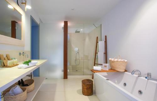 a bathroom with a large tub and a shower at Predi Son Jaumell Hotel Rural in Capdepera