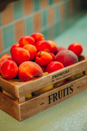 a wooden crate of tomatoes sitting on a table at Chalet La Forestière in Saint-Paul-en-Chablais