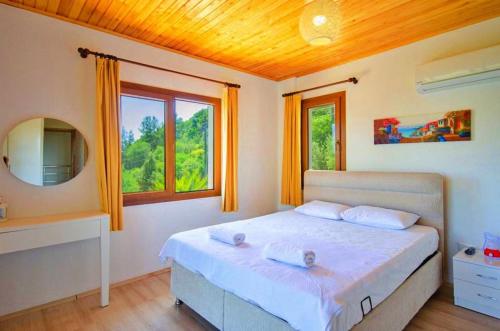 Postel nebo postele na pokoji v ubytování Nature Villa with Pool and Jacuzzi