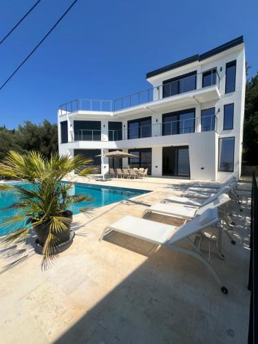 Villa Infinity Bar Montenegro
