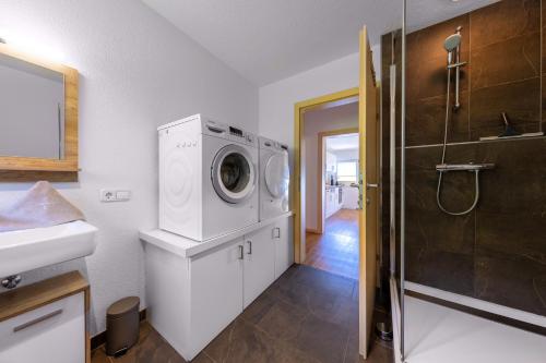 Un baño de MaLa Family