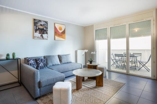 2 bright bedrooms, terrace & parking, near Geneva