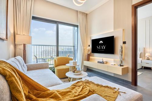 STAY BY LATINEM Luxury 1BR Holiday Home CB 0919 Near Burj Khalifa