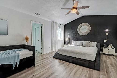 Voodi või voodid majutusasutuse Lux Beach Cabana - Close to Beach & Restaurants toas