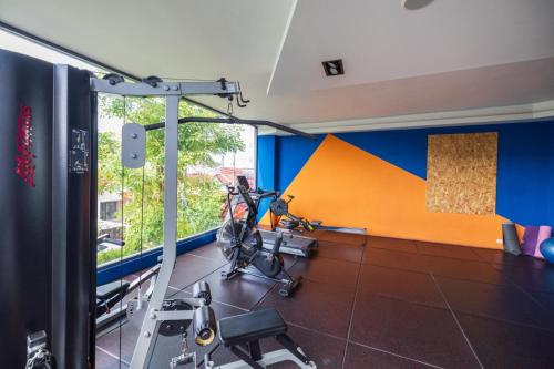 a room with a gym with a room with a simulator at Stylish Urban Escape 1Bed Apt T2-822 in Ban Klang