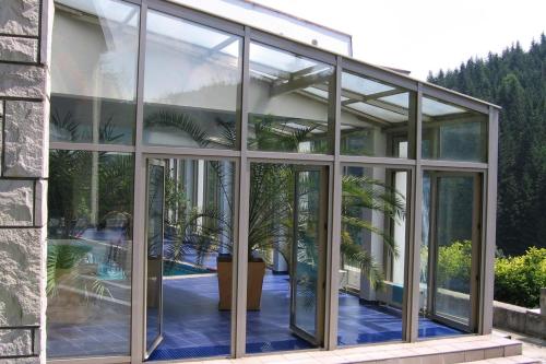 Κήπος έξω από το Hotel***NAT Piwniczna Zdrój