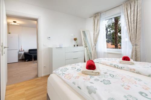 Azureo Apartment with Ocean view by Stadtlandnest