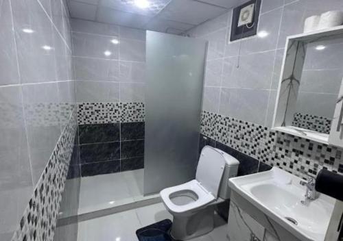 Kylpyhuone majoituspaikassa Desert Waves Camp