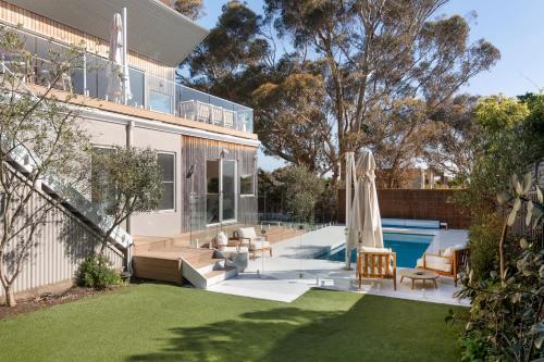 Hồ bơi trong/gần Haven on Birdwood 400m to Beach