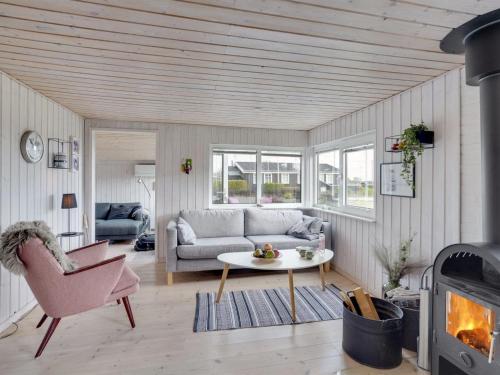 Posezení v ubytování Holiday Home Aarto - 250m from the sea by Interhome