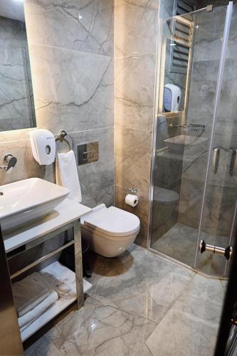 Un baño de Riva Hotel Alsancak