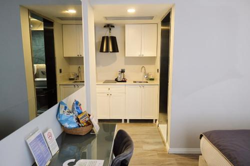Una cocina o zona de cocina en Riva Hotel Alsancak