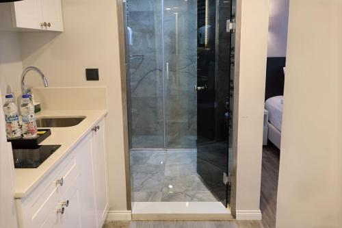 Un baño de Riva Hotel Alsancak