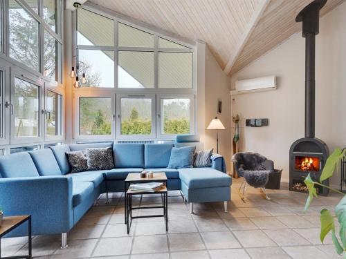 Ruang duduk di Holiday Home Talula - 350m from the sea by Interhome