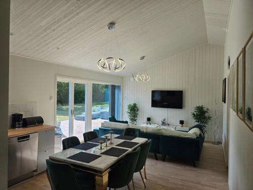Fotografie z fotogalerie ubytování Modern House 2025 v destinaci Färjestaden