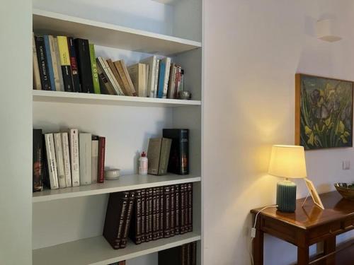 アパートメントにある図書室