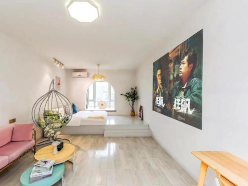 Chongqing Justom Family Apartment Hotel Jiaochangkou Branchにあるベッド