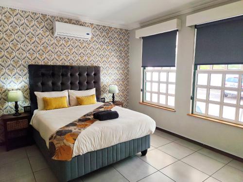 Ένα ή περισσότερα κρεβάτια σε δωμάτιο στο The Villa Manor & Spa