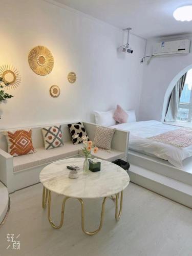 Chongqing Justom Family Apartment Hotel Jiaochangkou Branchにあるベッド