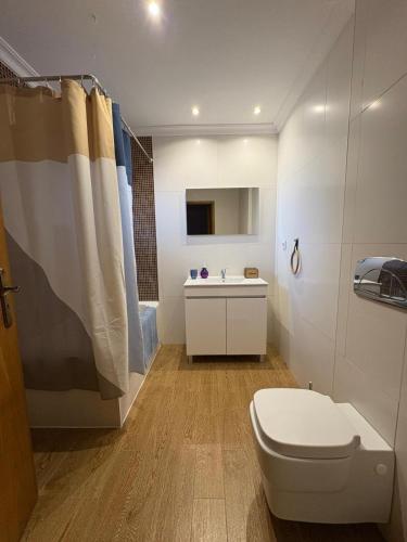 a bathroom with a toilet and a sink at Corte Grande in Zebras