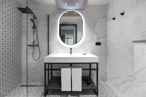 a bathroom with a sink and a mirror at TUI BLUE Atlantic Hills in Puerto de la Cruz