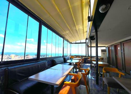 Χώρος καθιστικού στο KayaRoYal Hotel Rooftop Unlimited Tea and Coffees At The Terrace Restaurant