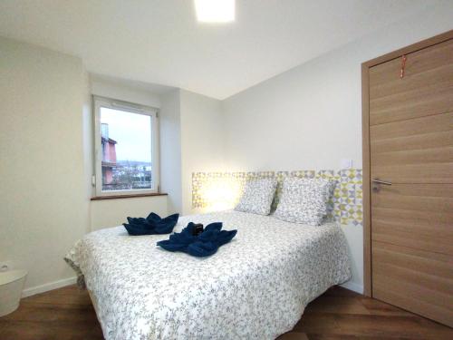 a bedroom with a bed with blue towels on it at Jaurès 3 - appart proche gare in La Roche-sur-Foron