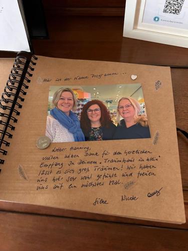 a book with a picture of three women on it at Ferienhaus Niederrhein Kalkar - Traumhaus in klein am Niederrhein in Kalkar