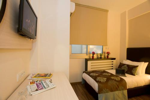 TV a/nebo společenská místnost v ubytování The New Hotel Zeybek