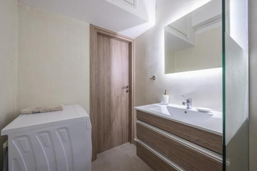 Ground floor apartment, 100m from metro Panormou