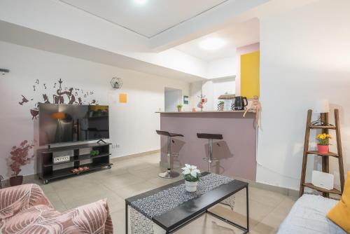 Ground floor apartment, 100m from metro Panormou