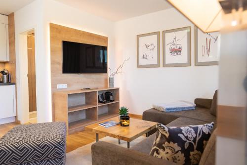 a living room with a couch and a table at Simon´s Ferienwohnungen in Kurort Oberwiesenthal