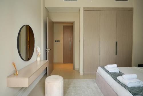 Et badeværelse på Chic 1BR Retreat , Blvd Views, Walk to Dubai Mall